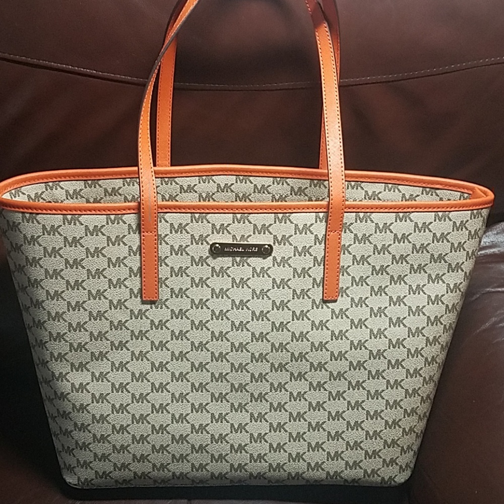 Brand bew Michael Kors Emry tote
